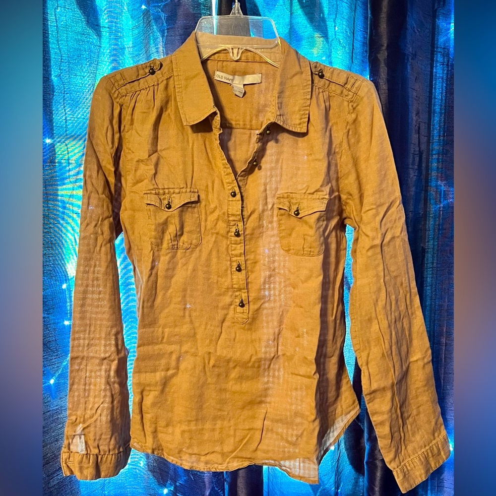 Long roll up sleeved tan Button Up Shirt with front pockets Old Navy Size Small